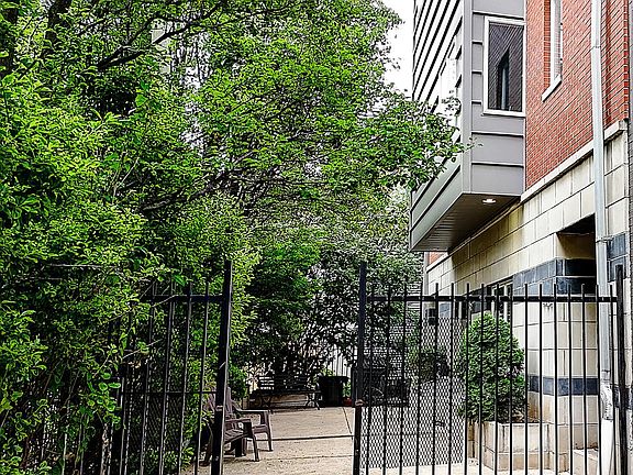 4th image of 1426 Kenilworth St