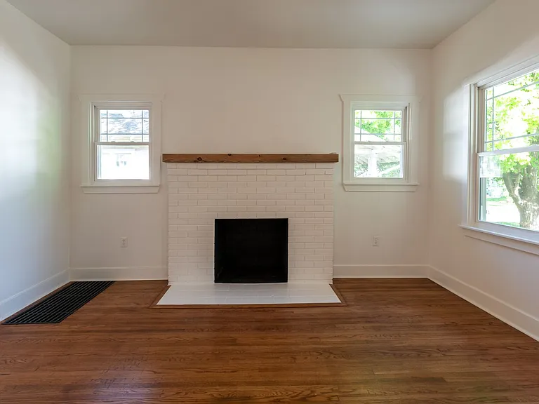 523 E Normal St — Photo 8