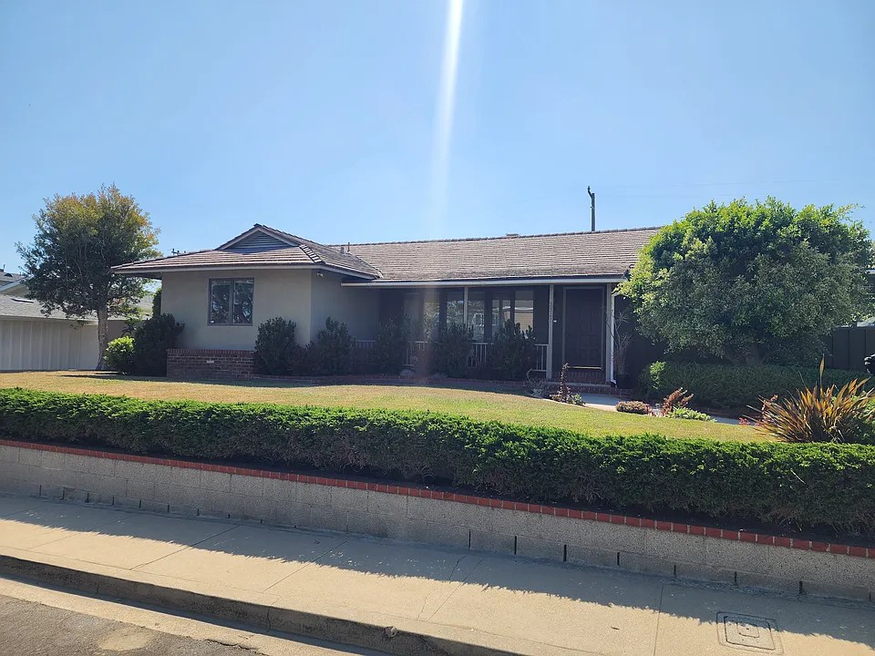 3525 Elm Ave