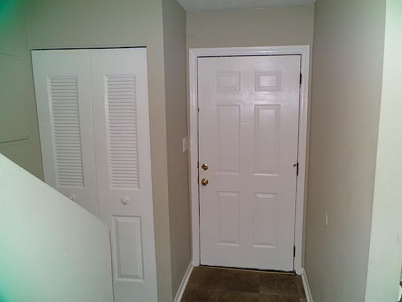 4th image of 55 Ashwood Ct APT D