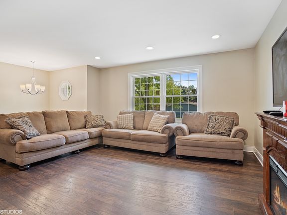 2nd image of 1156 Parkview Dr