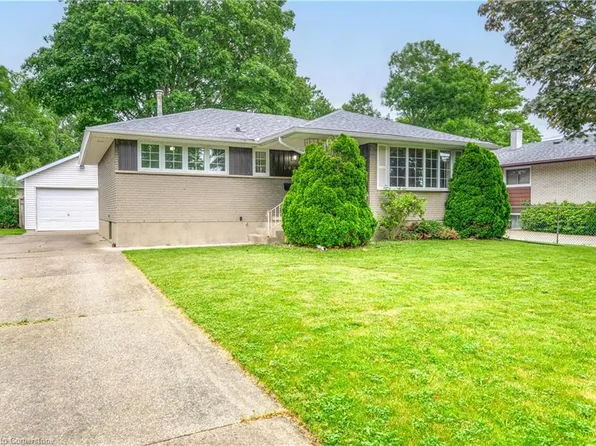 1092 Leckie Dr, Sarnia, ON N7S 1B3