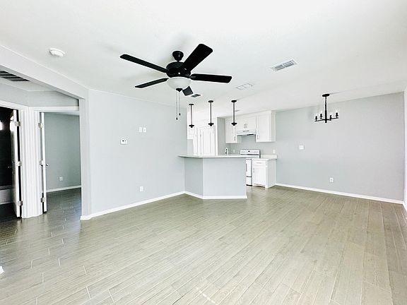 4th image of 2021 Southridge Ave #D