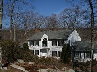 8 Laurelwood Dr, New Fairfield, CT 06812