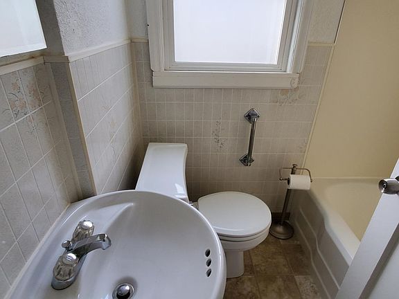 5th image of 3605 S Wilkeson St