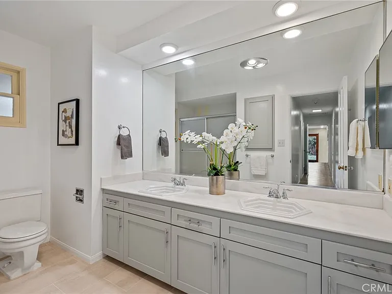 1557 Granvia Altamira — Photo 43
