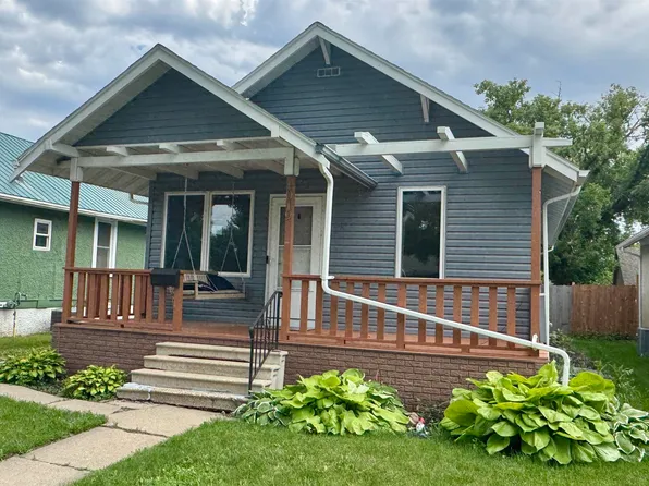 1019 7th Ave NW, Minot, ND 58703