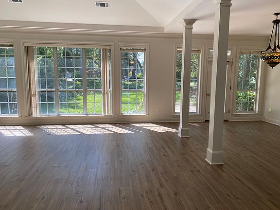 3rd image of 1461 Oakmont Pl