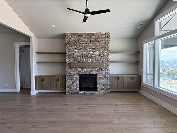 3rd image of 335 Ascend Ave
