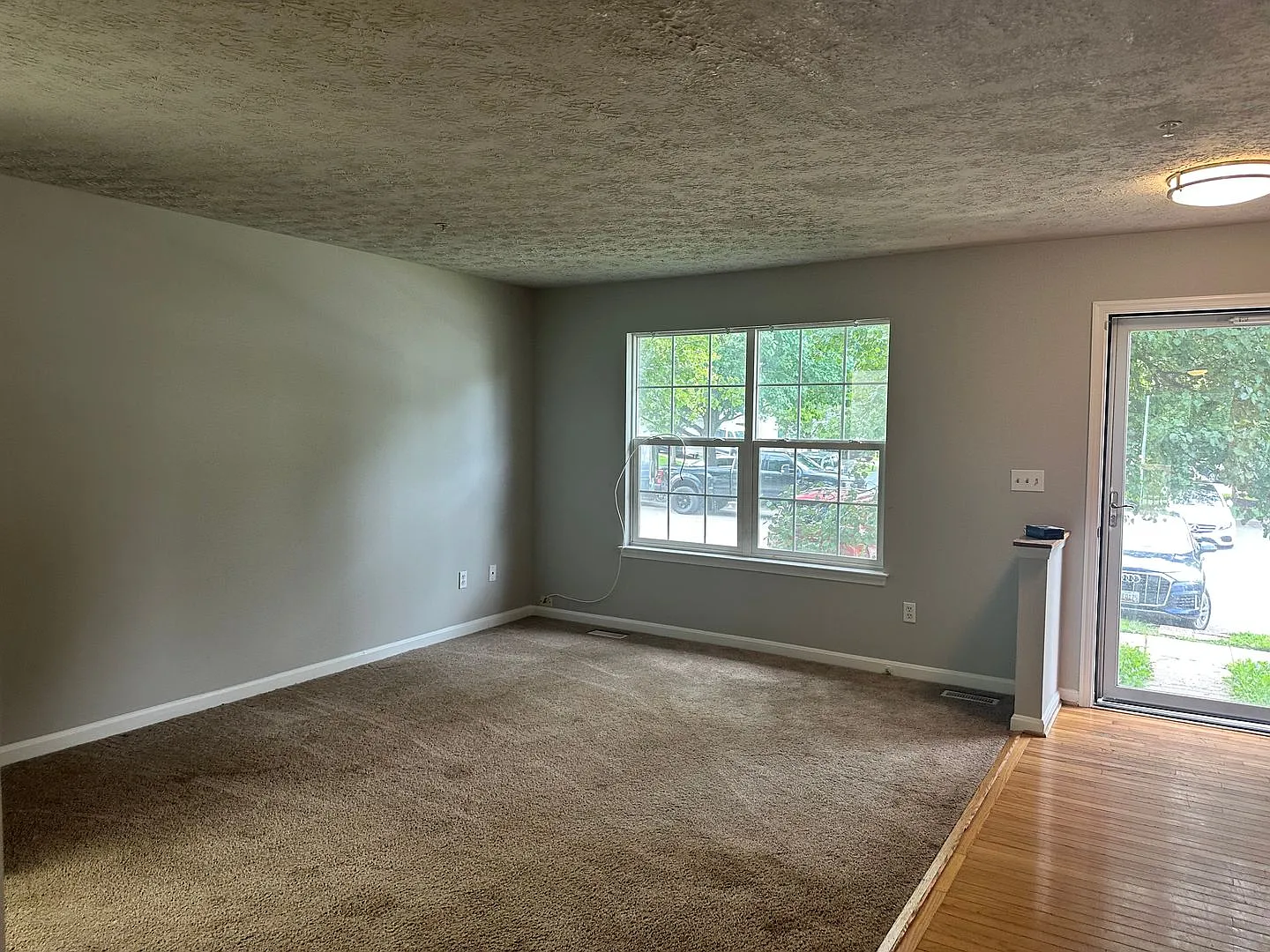 Spacious Townhome for Rent! Finished Basement! W/D! Available Now! — Photo 4