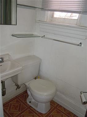 4th image of 1009 N Sacramento Ave APT 2R