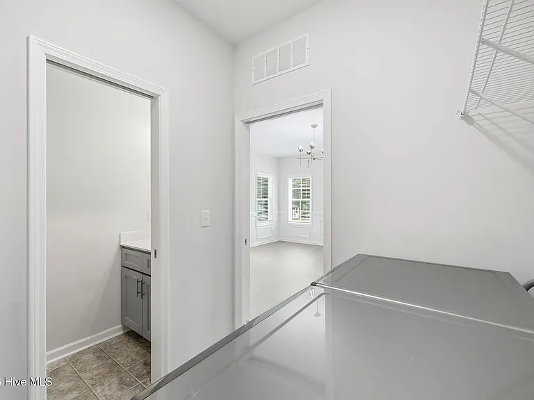 105 Village Dr — Photo 27