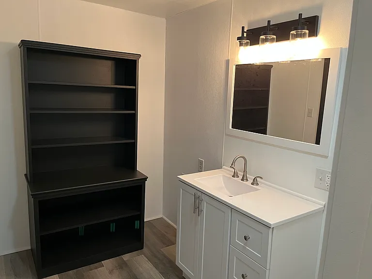 28 S Main St #8 — Photo 2
