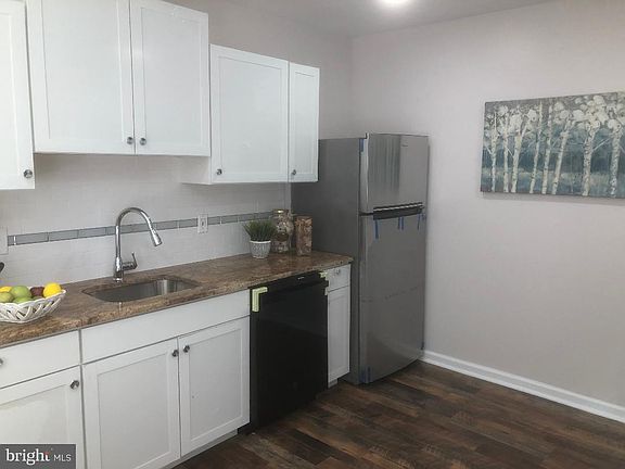 5th image of 14 Cedar St