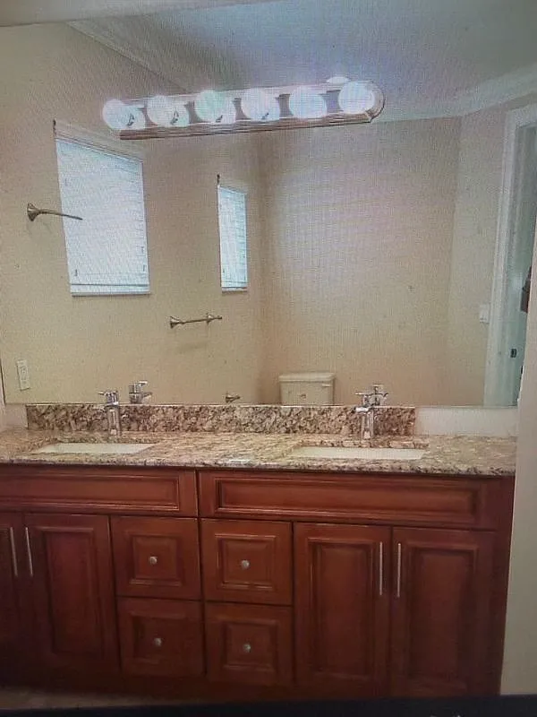 3 bed, 2.5 bath, 1742 sqft, $4,200 — Photo 3