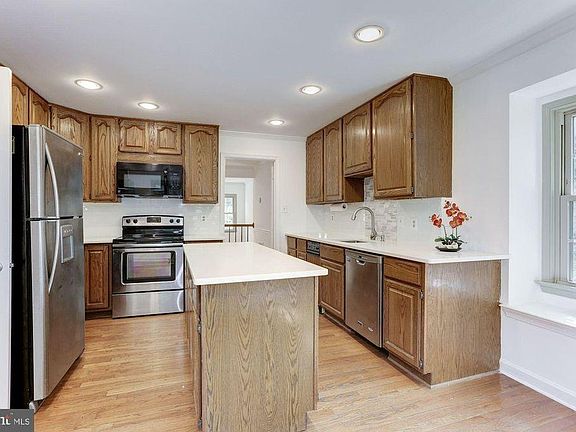 5th image of 5808 Edson Ln