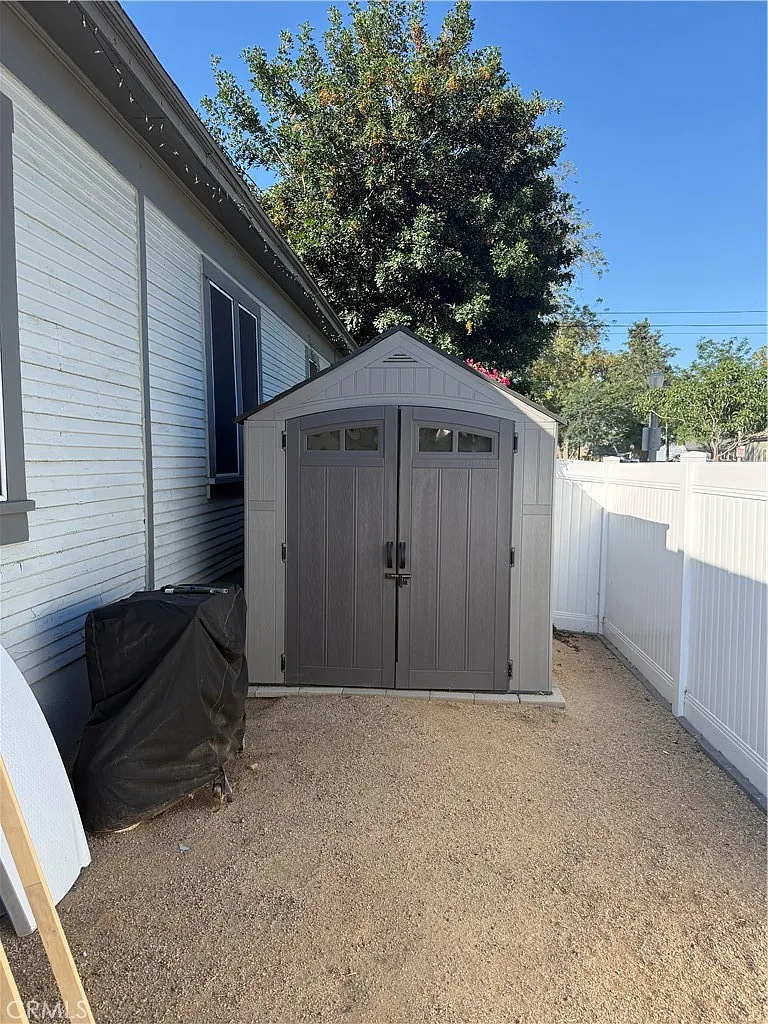 3 bed, 1118 sqft, $3,400 — Photo 3