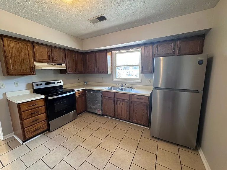 105 Grogan Cir — Photo 12