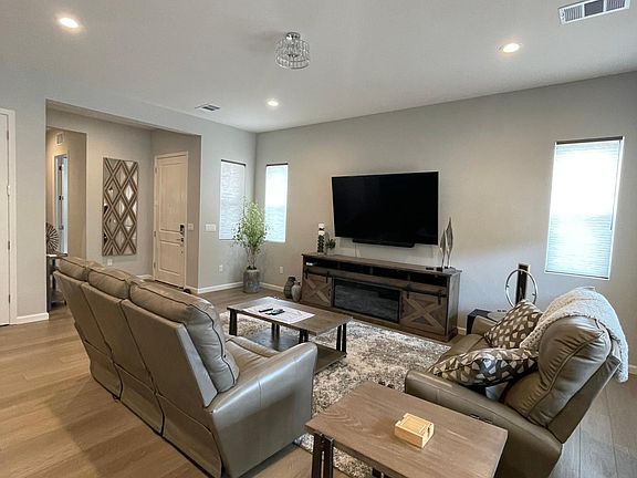 4th image of 7365 Oakmont Dr