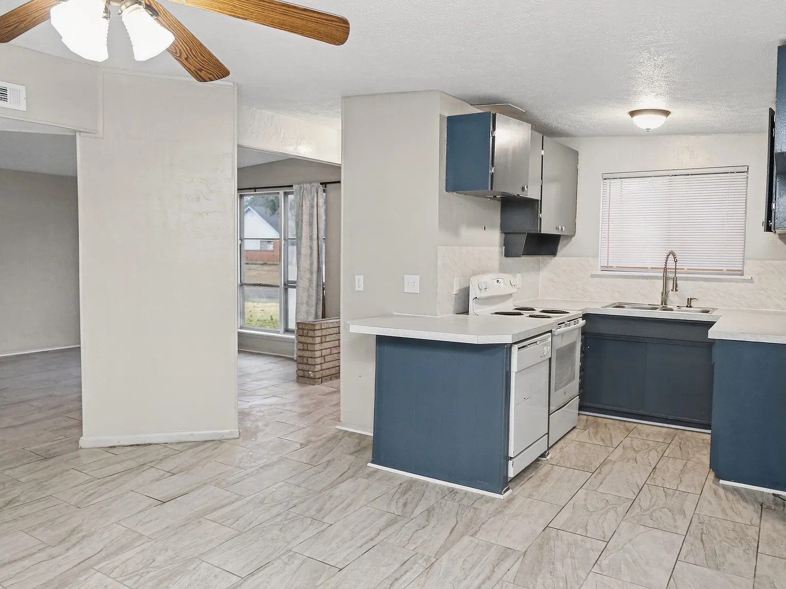3 bed, 1120 sqft, $1,000 — Photo 4