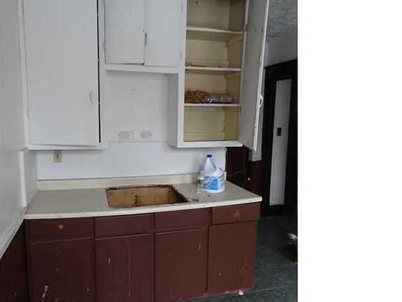 3rd image of 233 Schuele Ave