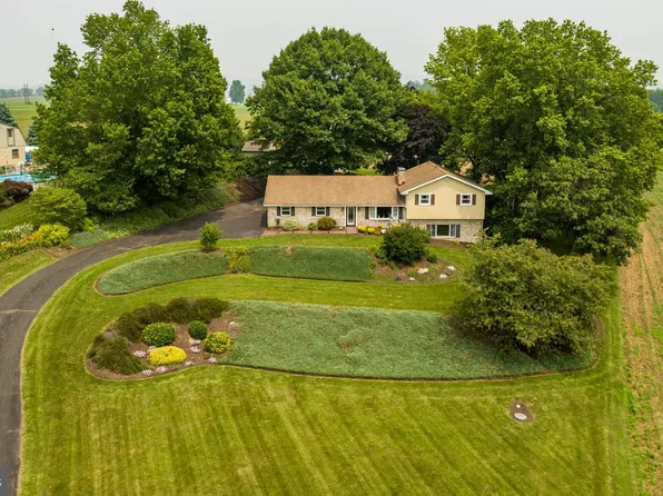 820 Center Church Rd, East Earl, PA 17519