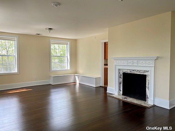5th image of 46 Islip Ave #104