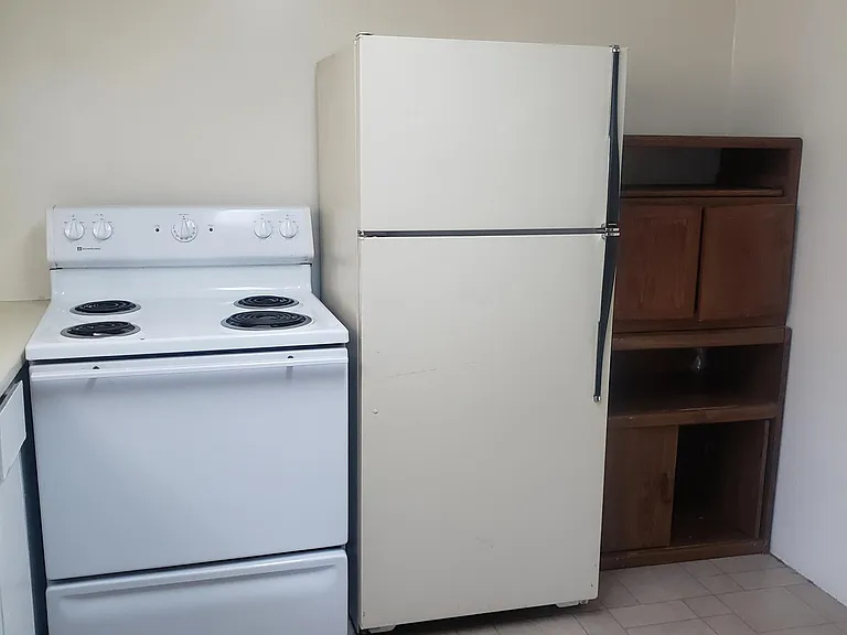 162-164 N Hale St #162 — Photo 3