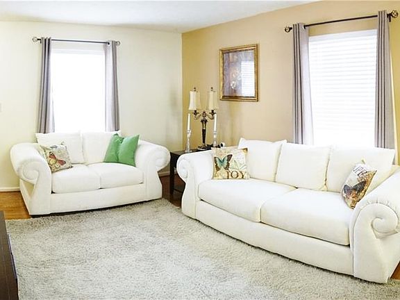 3rd image of 296 Buttercup Ln