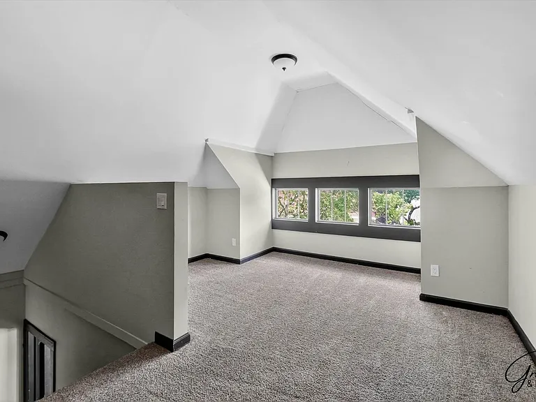 1923 W Bethune - James Landy — Photo 17