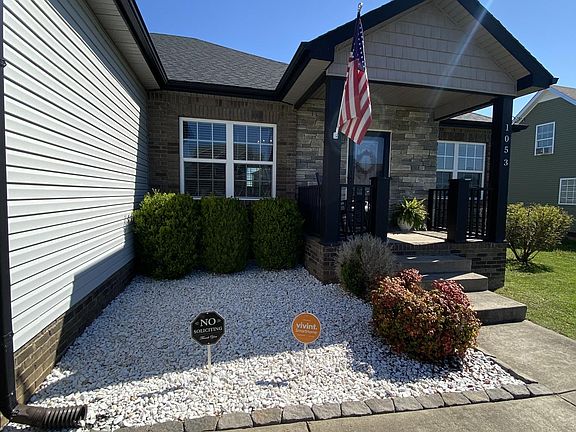 4th image of 1053 Castlerock Dr