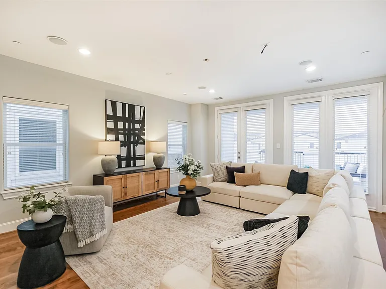 3907 Austin St — Photo 34