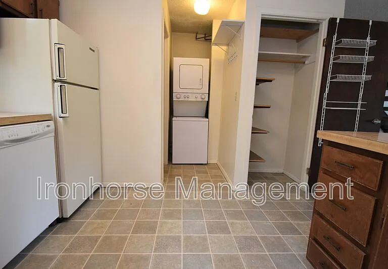 530 N Rouse Ave #3 — Photo 8