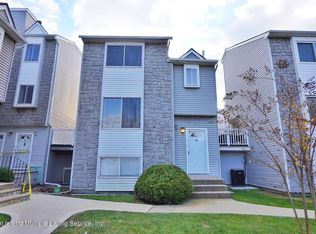 85 Wolkoff Ln #35, Staten Island, NY 10303