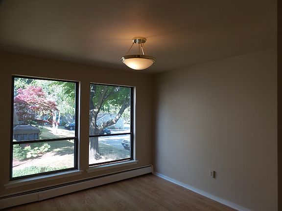 4th image of 33 Stevens Pl