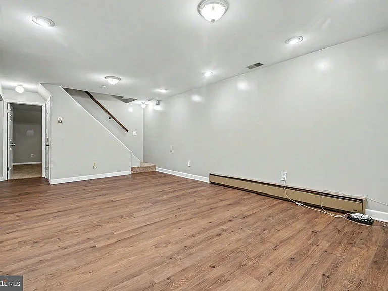 7804 Stafford Hill Ct — Photo 17