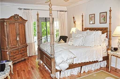 5th image of 2187 Regents Cir