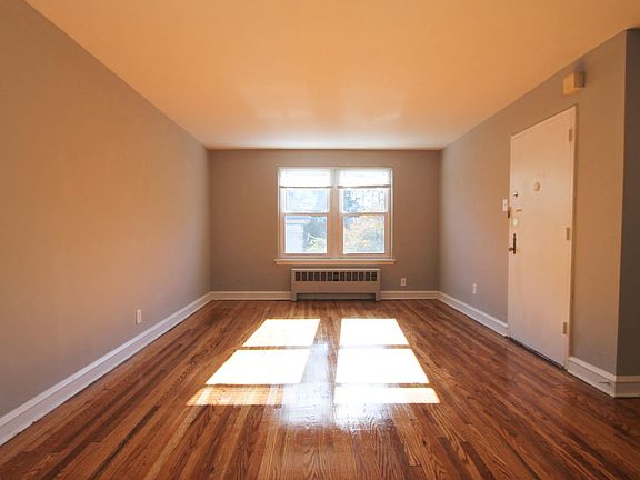 5th image of 139 W Tulpehocken St APT E1