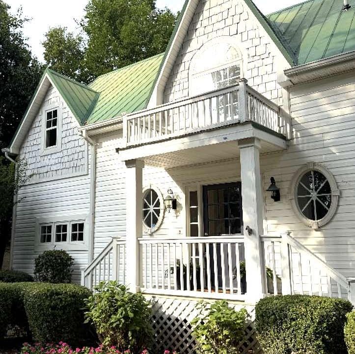 1st image of 537 Stutts Rd