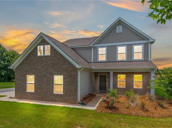 4912 Lark Commons Ln, Winston Salem, NC 27106
