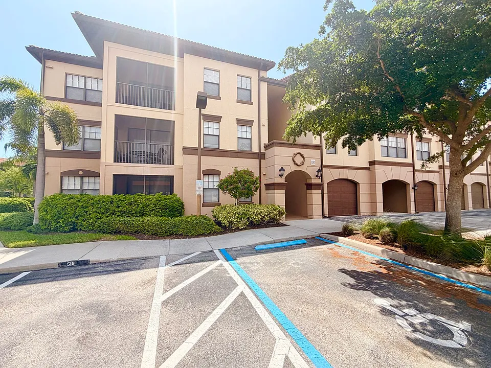 12960 Positano Cir #303