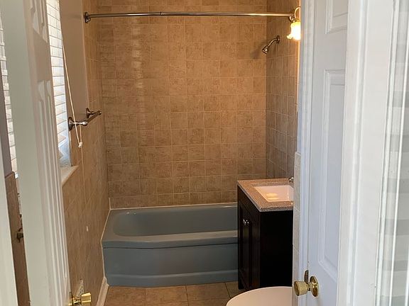 4th image of 3470 S Lincoln St #3458