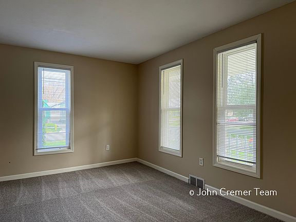 4th image of 1371 Portland Ave NE