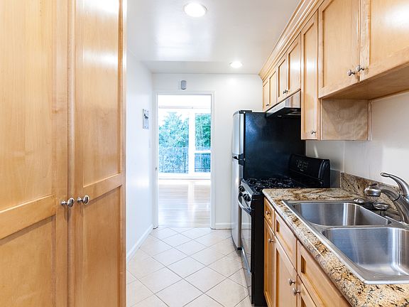 4th image of 1155 N Clark St APT 4