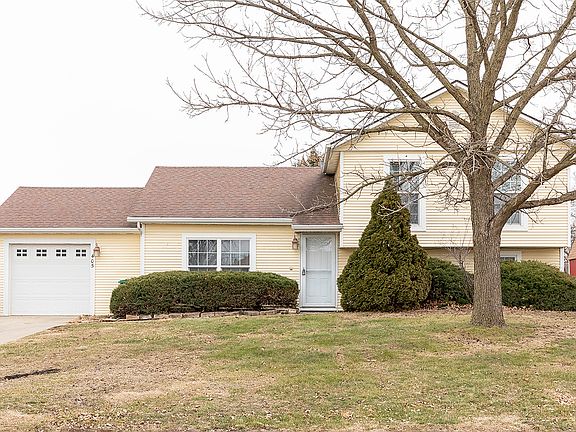 2nd image of 405 NW Chapel Dr