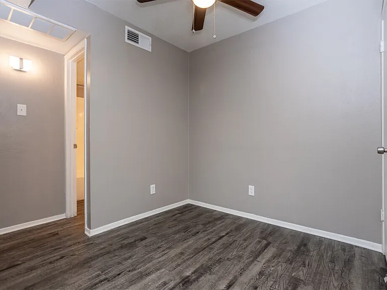 Highland Park Apartments — Photo 25