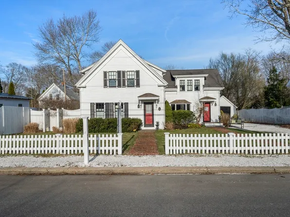 27 Standish St, Duxbury, MA 02332