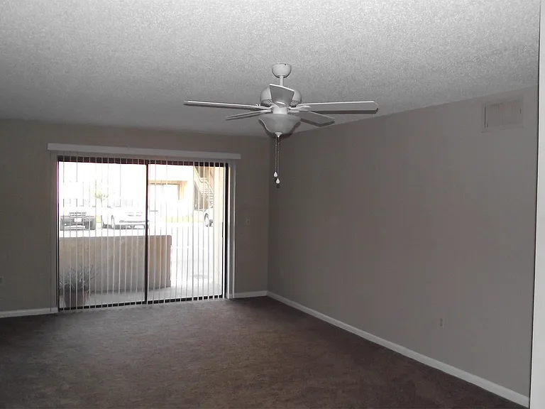 5293 Vineland Rd — Photo 13