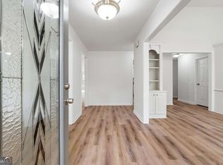 985 Waldwick Dr, Lawrenceville, GA 30045