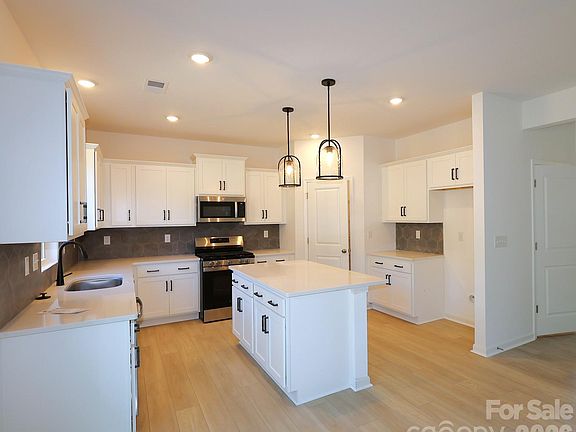 4th image of 1753 Boulder Ridge Dr